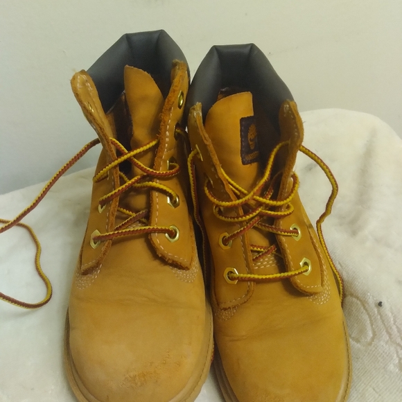 KIDS Tan Lace-Up Timberland Boots Size 11, Measures 6 Inches Inside - Picture 15 of 16
